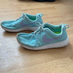nike roshe light blue shoes!